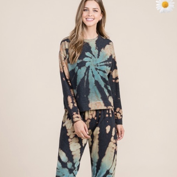 Molli Bleach Dyed Brushed Crop Sweatshirt - Picture 4 of 12